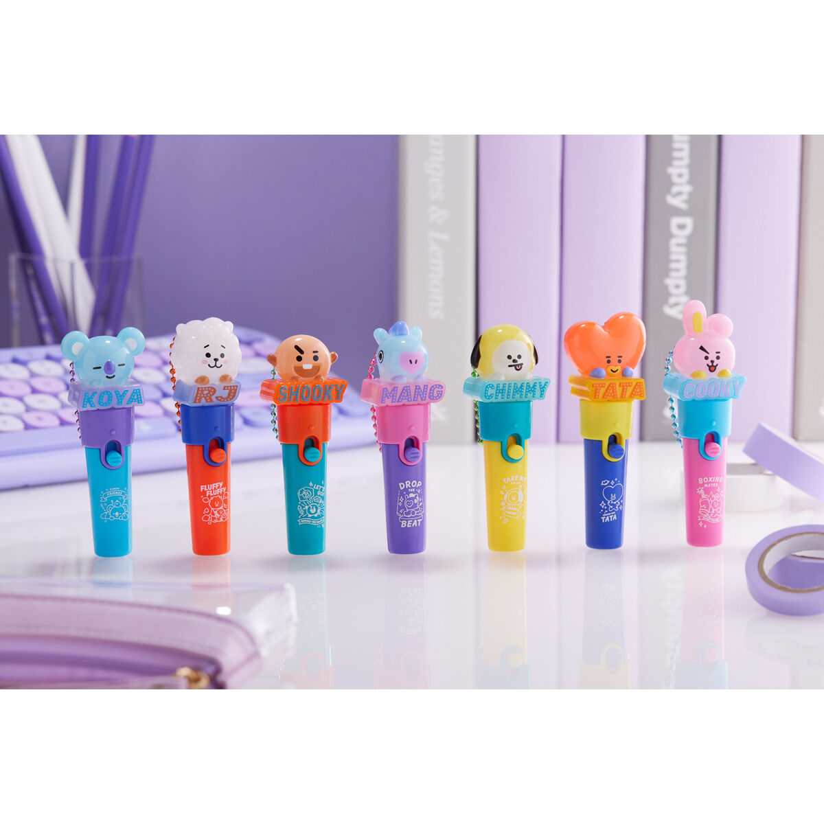 BT21 Light stick charm｜発売日：2023年8月21日｜バンダイ キャンディ